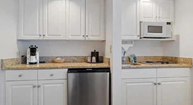 Четырёхместный номер Premium Holiday Inn & Suites Clearwater Beach S-Harbourside