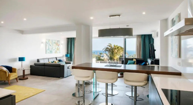 Luxury Los Mojones Villa Stunning Seaviews Large Terraces & Private Pool, Забронировать Вилла Отели Канарских островов с бассейном, Бассейн
