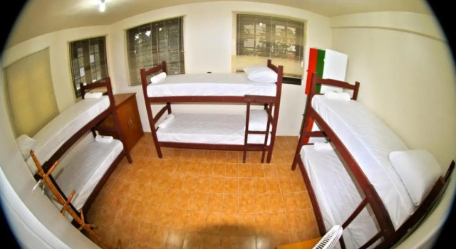Кровать в общем номере Hostel e Pousada Barra da Tijuca