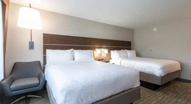 Четырёхместный люкс Holiday Inn Express & Suites - Greenville - Taylors by IHG
