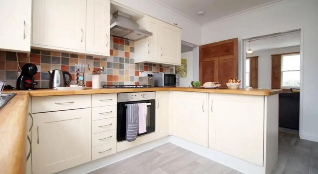 Апартаменты Spacious Georgian Apartment 5 mins from Bath Abbey