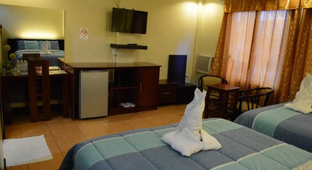 Трёхместный номер Deluxe Siayan Travellers Inn
