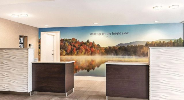 La Quinta Inn & Suites Salem, NH, Varaa Hotelli Hotellit New England uima-altaalla, Uima-allas