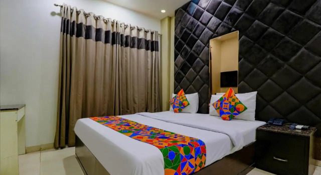 FabHotel Yug Villa, Забронировать Вилла Коттеджи Нью-Дели, рядом с Больница сэра Ганги Рама, Коттедж