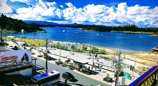 Апартаменты Superior Aptos Plaza Principal, con y sin Vista al Embalse, frente Autobús, a 8 minutos de la Piedra del Peñol, TODO CERCA
