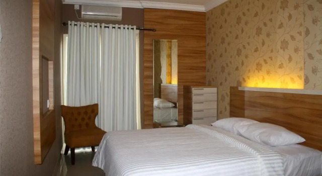 MTC Mega Mas Apartment, Rezervovat Apartmán Hotely v Sulawesi s parkováním, Parkování