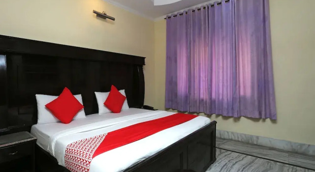 OYO 12400 Hotel Prem, Book Hotel Hoteller i Padra med morgenmad, Morgenmad