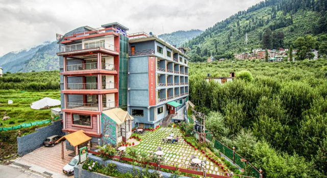 Snow Bloom Resort, Забронировать Курортный отель Бизнес-отели Наггар, 4* 5*