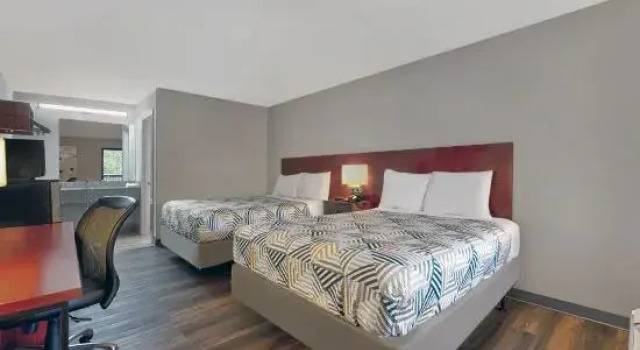 Четырёхместный люкс Motel 6 Huntsville AL University Dr