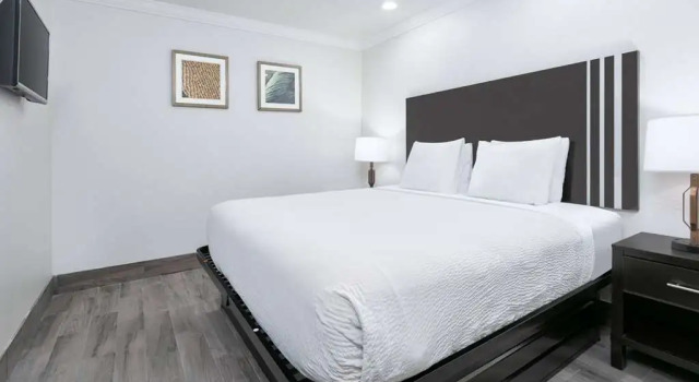 Diamondhead Inn & Suites, Varaa Hotelli Diamondhead 