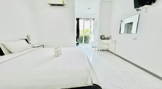 Двухместный номер Standard с балконом Parichat Bandung Hotel