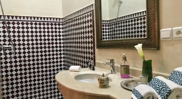 Camera Standard Riad Miral