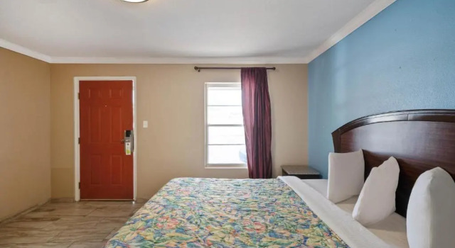 Номер Deluxe Hotel Beeville -US 181