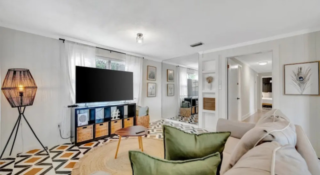 Swann Ave House 4B 3B Sleeps 10 Near Hyde Park, Rezerwuj Dom wakacyjny Hotele w Tampa z parkingiem, Parking