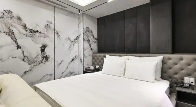 Полулюкс Accord Hotel Binh Tan