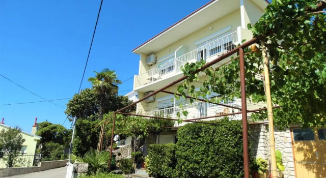 Apartmani Crikvenica 30053 - Veljacic, Забронировать Отель Отели Приморско-Горанской жупания с парковкой, Парковка