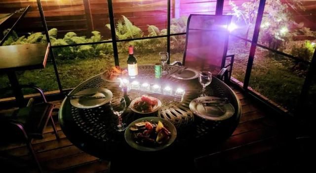 Kokomo INN Bed and Breakfast Ottawa-Gatineau's Only Tropical Riverfront B&B on the National Capital Cycling Pathway Route Verte #1 - for Adults Only - Chambre d'hôtes tropical aux berges des Outaouais BnB #17542O, Varaa Bed and Breakfast Ottawa 
