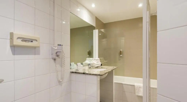 Трёхместный номер Standard La Maison Hôtel Mulhouse Centre