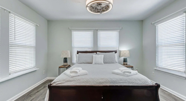 The Showboat 3 Bedroom Home, Book Feriehus Sommerhuse i Houston, Hytte