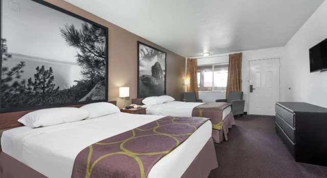 Standard Vierer Zimmer Super 8 by Wyndham Fernley