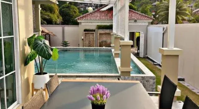 Kamala 4BR Luxury Private Pool Villa, Забронировать Вилла Отели Камалы с парковкой, рядом с Пляж Камала, Парковка