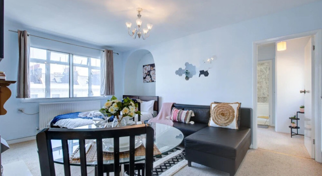 Private Family Apartment in Posh SW1 London