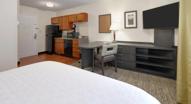 Двухместная Студия люкс Candlewood Suites Salina by IHG