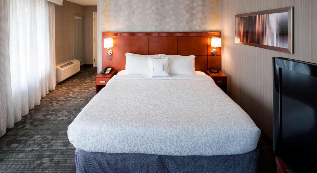 Двухместный люкс c 1 комнатой Courtyard by Marriott Seattle Kirkland