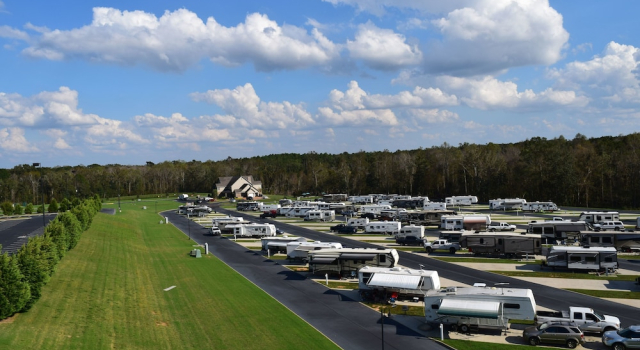 Hidden Hollow RV Park, Boek Hotel Hotels in Alabama met parkeren, Parkeren