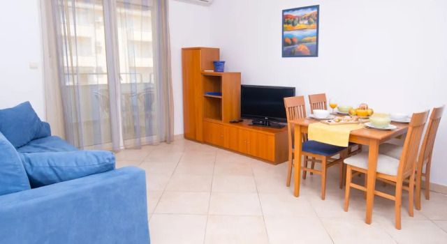 Апартаменты Comfort с 2 комнатами с балконом Apartments Flora