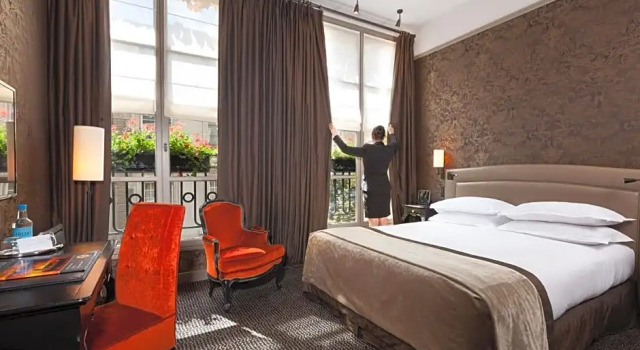 Номер Standard Le Pavillon de la Reine & Spa, Place des Vosges