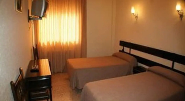 Hostal Alpino, Book Hotel Hotels in Aragon with Parking, Parking