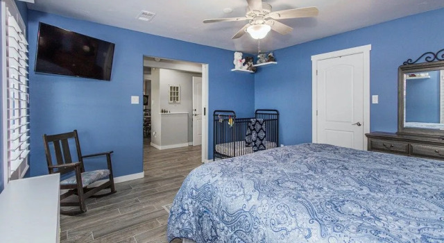 Waterfront 5 BR w/ Hot Tub Sleeps 13!