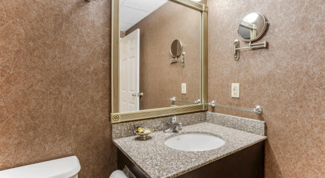 Четырёхместный номер Standard Best Western PLUS Morristown Inn-Florham Park