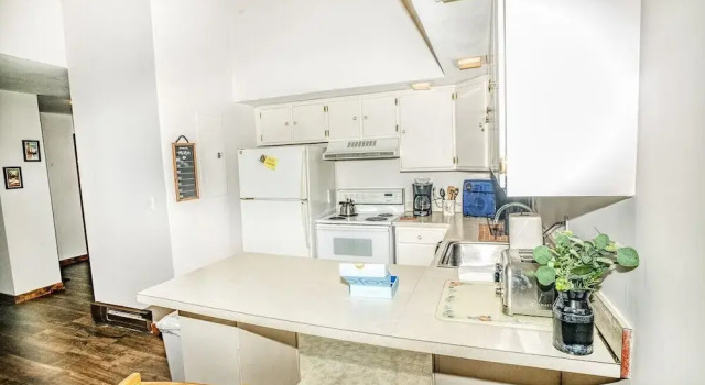 Двухместный номер Standard с балконом Gateway Condo A25