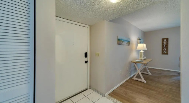 Siesta Key Beach - 2 Bedroom - 3 Beds - 3 Bathroom Duplex with Heated Swimming Pool, Забронировать Отель Отели Сиеста-Ки с парковкой, Парковка