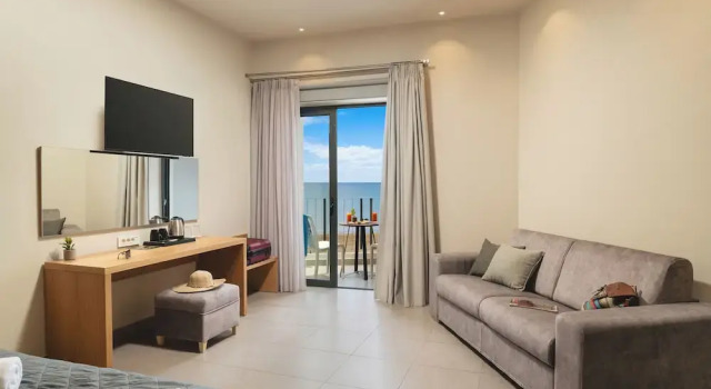 Номер Superior с балконом Elia Agia Marina Hotel