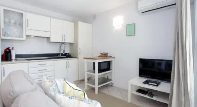 Beautiful studio close to beach private parking