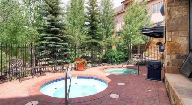 Spacious 4 Bedroom Vacation Rental in Convenient Location with Scenic Views, Pool, Hot Tub