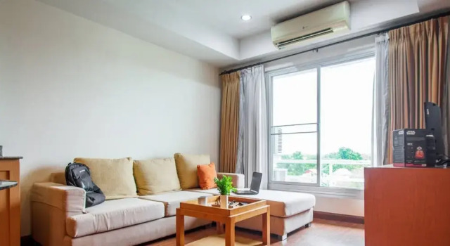 Lake Side Condominium, Varaa Huoneisto Hotellit North-Eastern Thailand pysäköinnillä, Pysäköinti