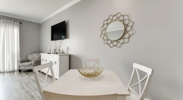 Downtown Bay St Louis Condo - Walk to Beach!, Забронировать Отель Бей-Сент-Луис Миссисипи - побережье, рядом с Bay St. Louis Historic District