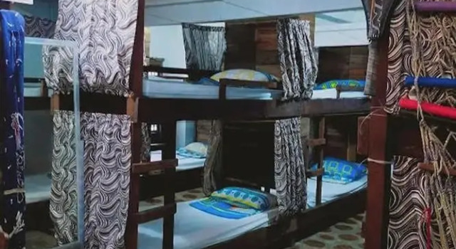 Кровать в общем номере с балконом Surfers Villa La Union