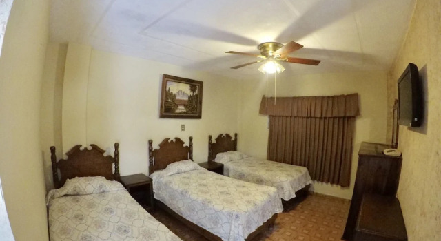 Трёхместный номер Standard Mario's Inn