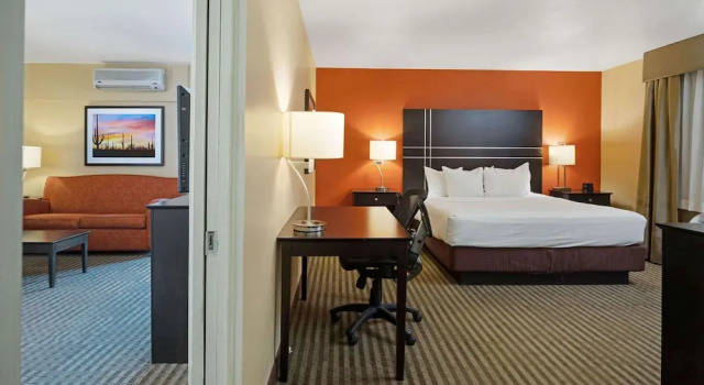 Люкс Spark by Hilton Tucson Reid Park