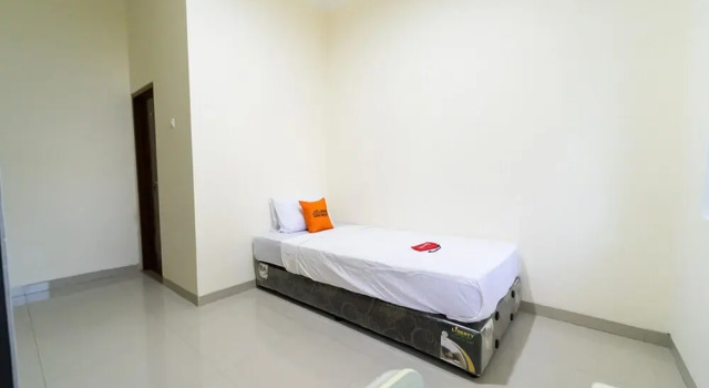 KoolKost near Universitas Tarumanegara, Book Hotel Grogol Jakarta