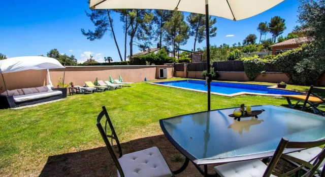 Вилла Catalunya Casas Modern and spacious with private pool close to BCN