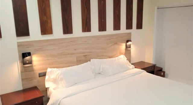 Четырёхместный номер Standard с балконом Hotel 153