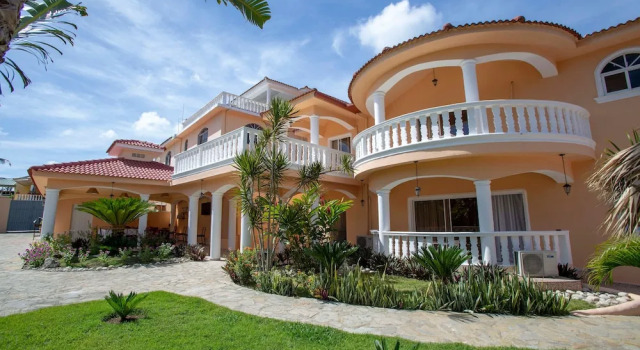 Private 6 Bedroom Villa Great for Parties