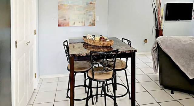 108 E Whiting St House - 2 Br apts by RedAwning
