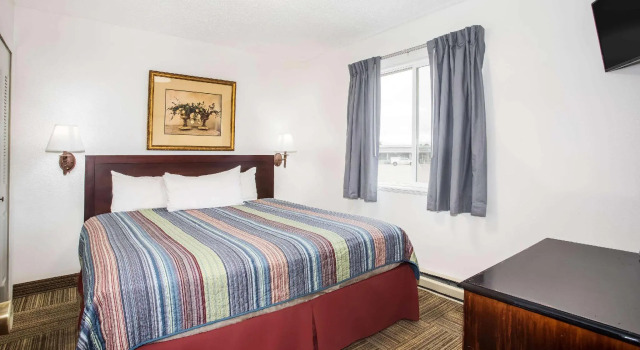 Двухместный люкс c 1 комнатой Travelodge by Wyndham Colorado Springs Airport - Peterson SFB